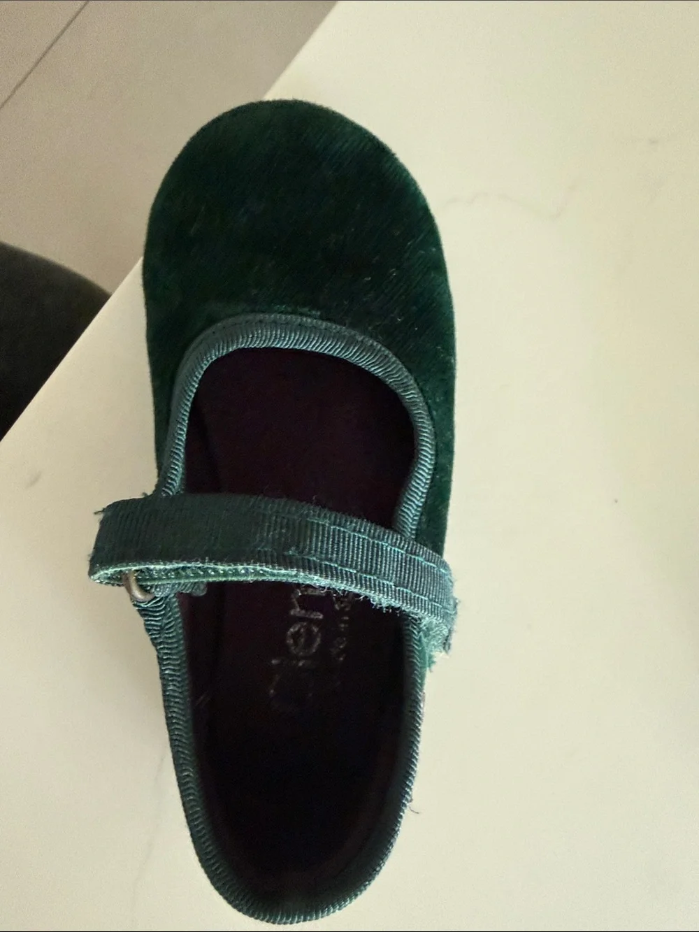 Cienta Green Velvet Mary Jane Shoes